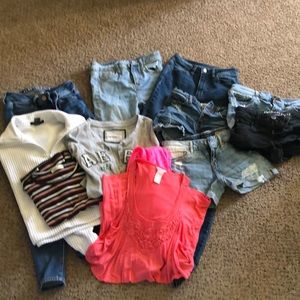 LOT— All go together 4 shorts 3 jeans and 5 tops😁